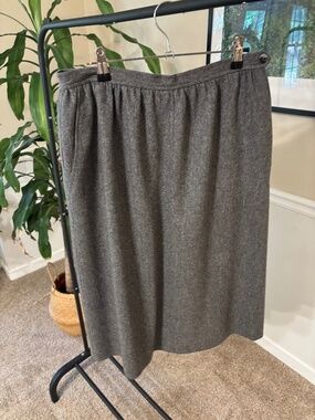 100% Wool Grey Skirt